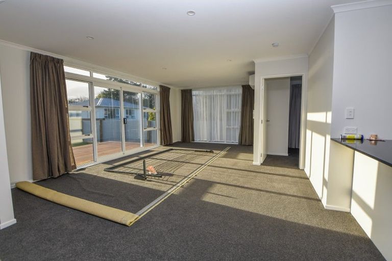 Photo of property in 2f Garner Place, Glenfield, Auckland, 0629