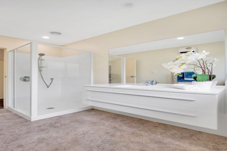 Photo of property in 1/58 Meadway, Sunnyhills, Auckland, 2010