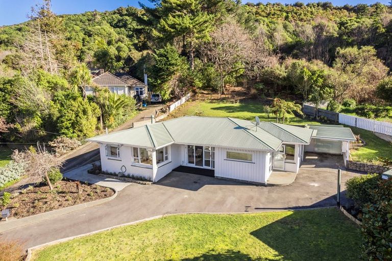 Photo of property in 4 Bledisloe Crescent, Wainuiomata, Lower Hutt, 5014