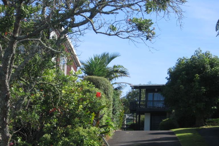 Photo of property in 1/15 Greendale Spur, Glenfield, Auckland, 0629
