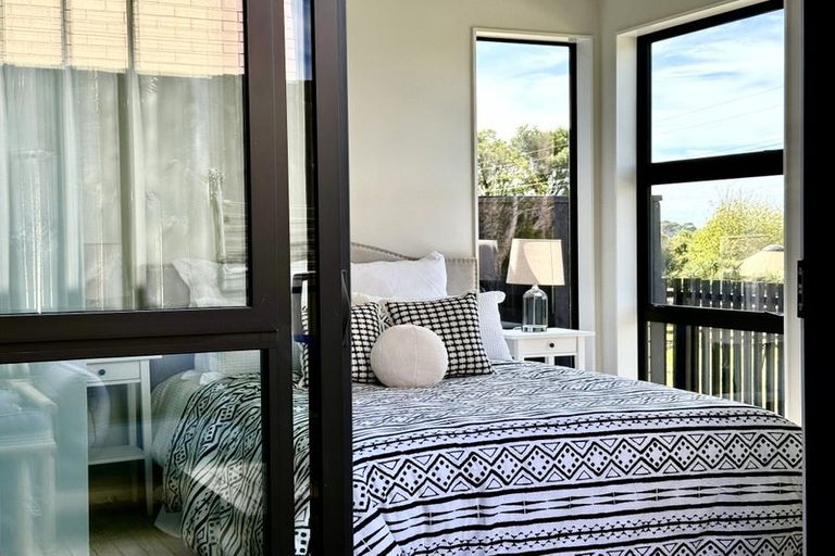 Photo of property in 32 Paretao Street, Massey, 0614