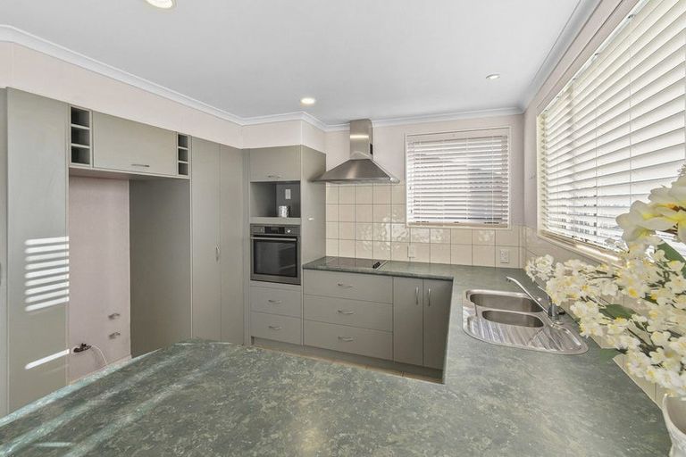 Photo of property in 6 Richard Halse Drive, Manurewa, Auckland, 2105