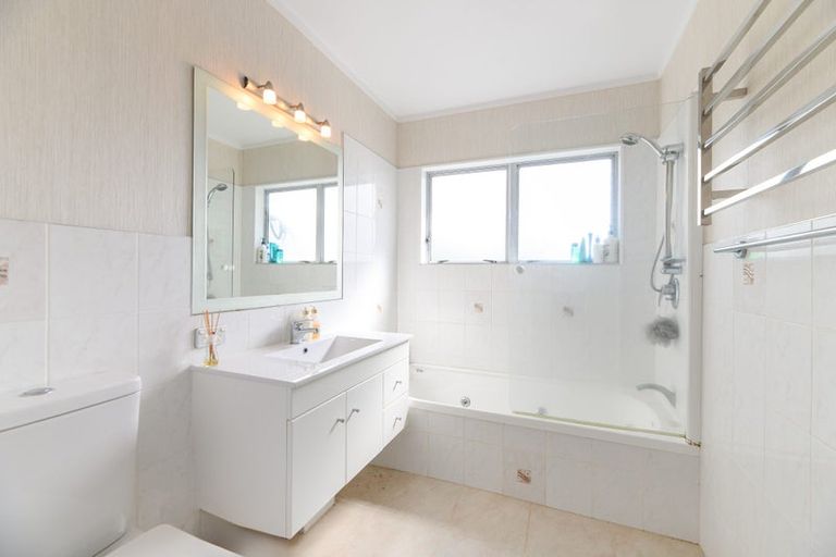 Photo of property in 2/27 Leicester Parade, Somerville, Auckland, 2014