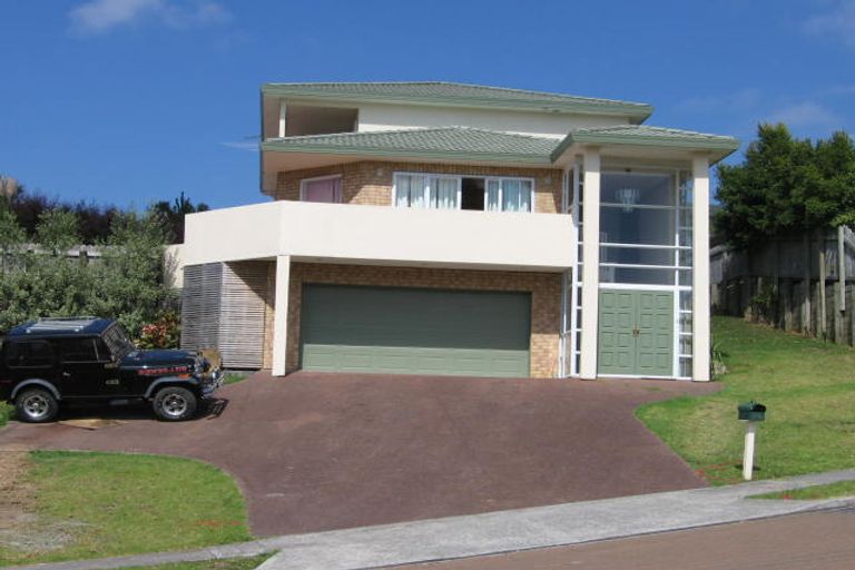 Photo of property in 24 Woodridge Avenue, Northcross, Auckland, 0630