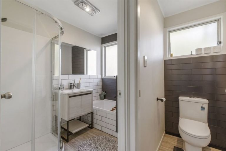 Photo of property in 301 Royal Road, Massey, Auckland, 0614