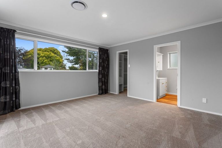 Photo of property in 13 Ardmore Place, Bishopdale, Christchurch, 8053