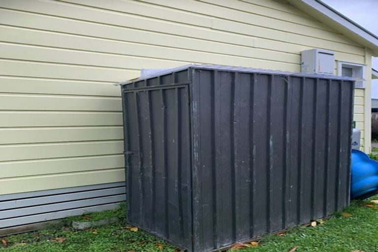 Photo of property in 1 Frood Street, Bulls, 4818