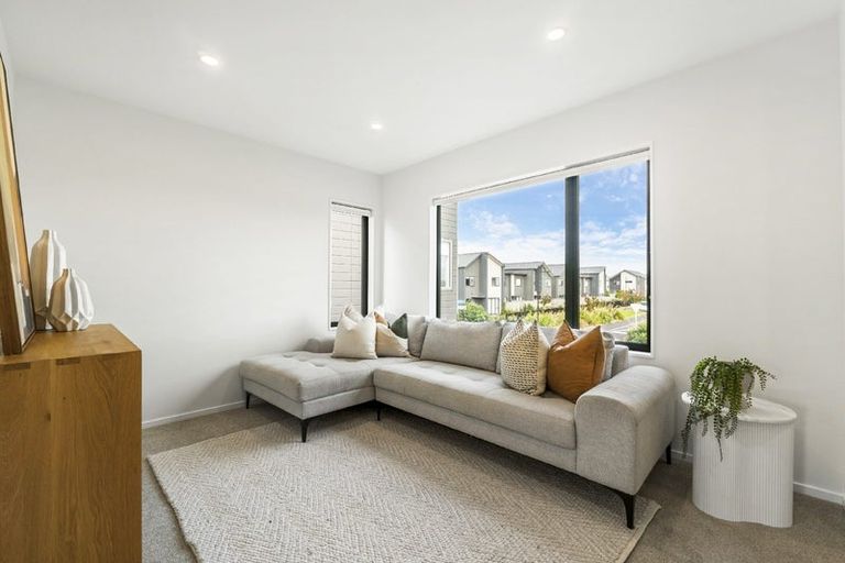 Photo of property in 2 Park Green Avenue, Rosehill, Papakura, 2113