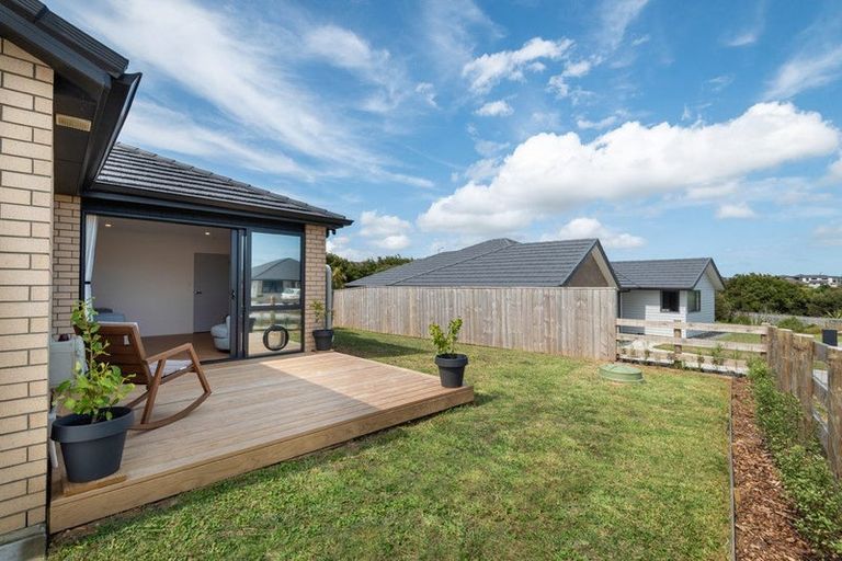 Photo of property in 17 Omahuru Road, Glenbrook, 2681