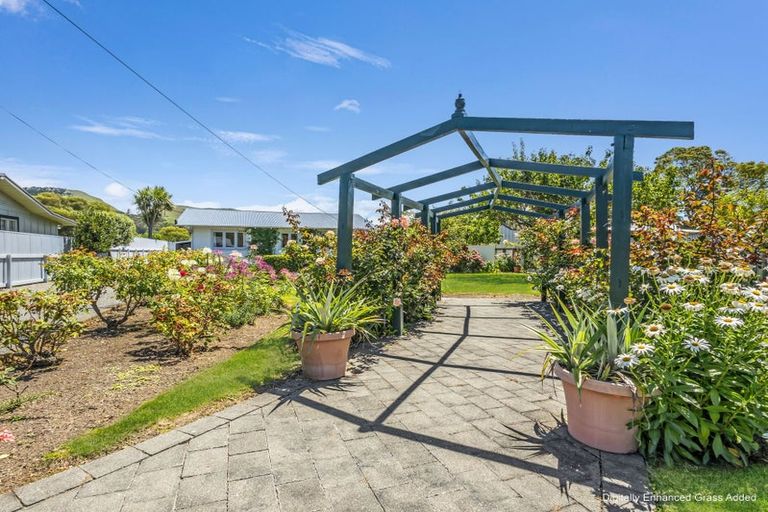 Photo of property in 36 Airini Road, Waimarama, Havelock North, 4294