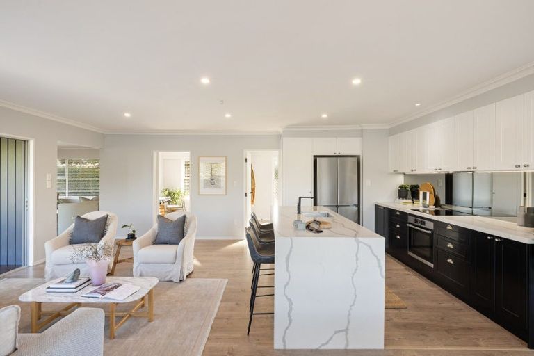 Photo of property in 82 Williams Street, Cambridge, 3434