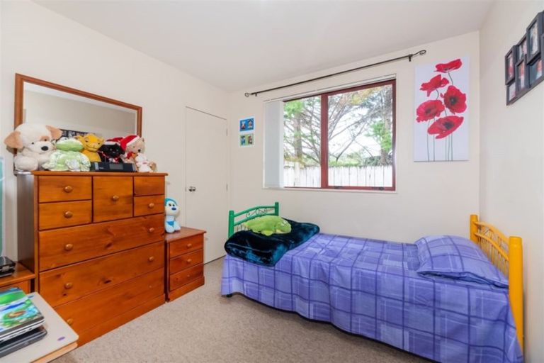 Photo of property in 57 Woodbank Drive, Glen Eden, Auckland, 0602