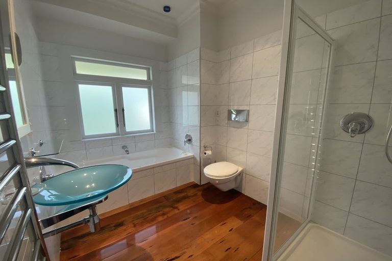 Photo of property in 117 Seatoun Heights Road, Miramar, Wellington, 6022