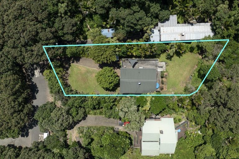 Photo of property in 11 Karekare Road, Karekare, New Lynn, 0772