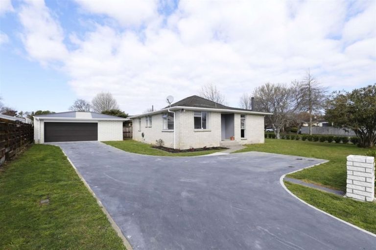 Photo of property in 33 Oakfield Crescent, Pukete, Hamilton, 3200