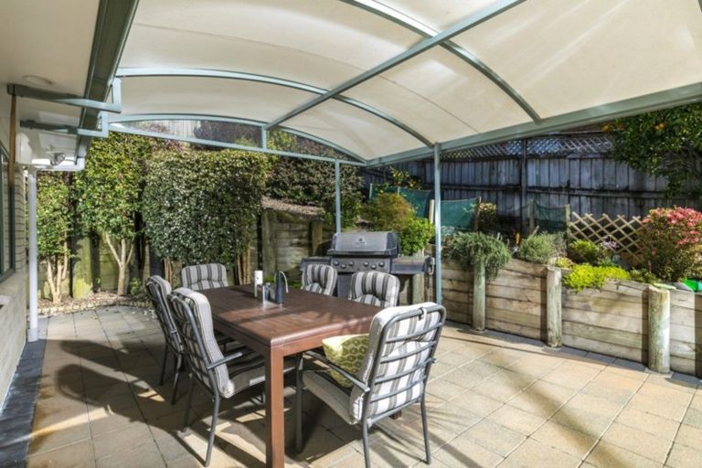 Photo of property in 6 Falstone Lane, Browns Bay, Auckland, 0630