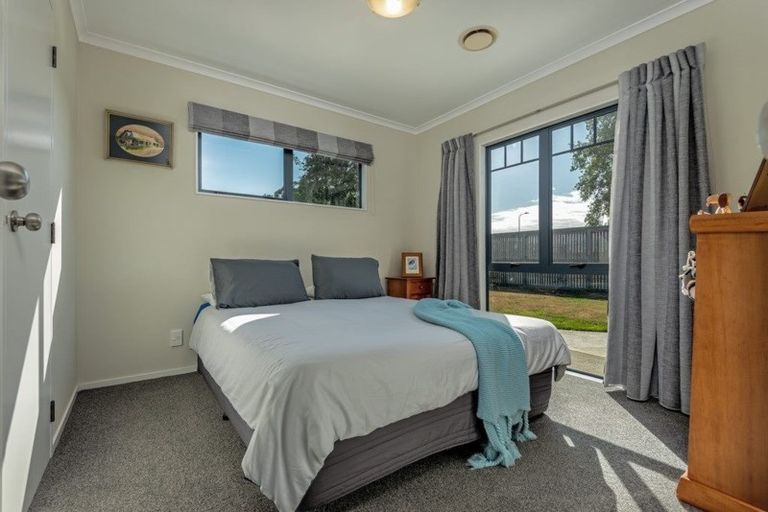 Photo of property in 3 Abby Road, Fitzherbert, Palmerston North, 4410