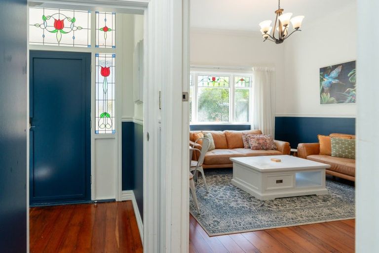 Photo of property in 10 Burnell Avenue, Thorndon, Wellington, 6011