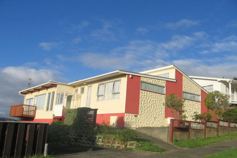 Photo of property in 11 Katarina Grove, Tawa, Wellington, 5028