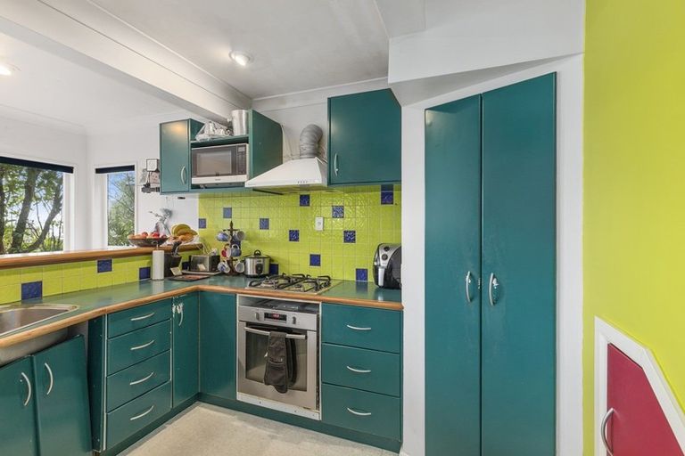 Photo of property in 15 Ferry Road, Days Bay, Lower Hutt, 5013