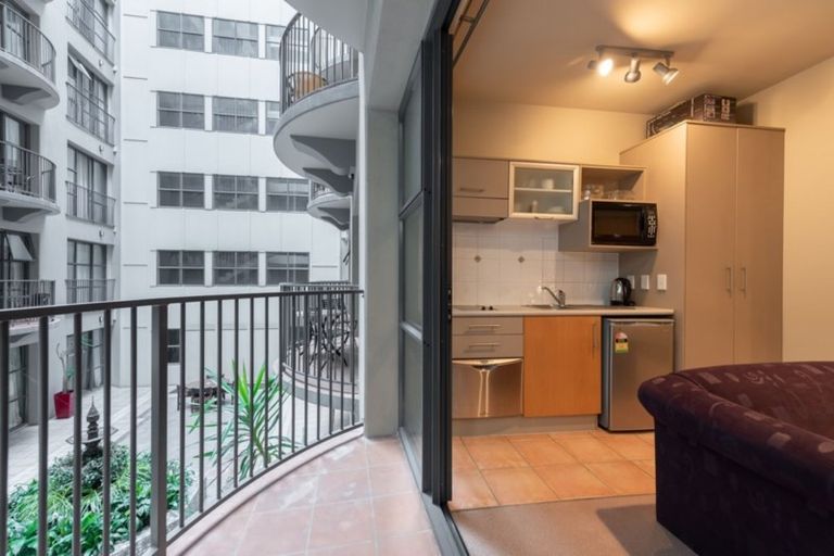 Photo of property in Atrium Apartments, 2i/154 The Terrace, Wellington Central, Wellington, 6011