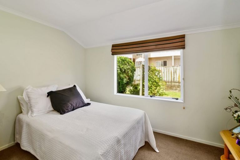 Photo of property in 35 Capricorn Place, Kawaha Point, Rotorua, 3010