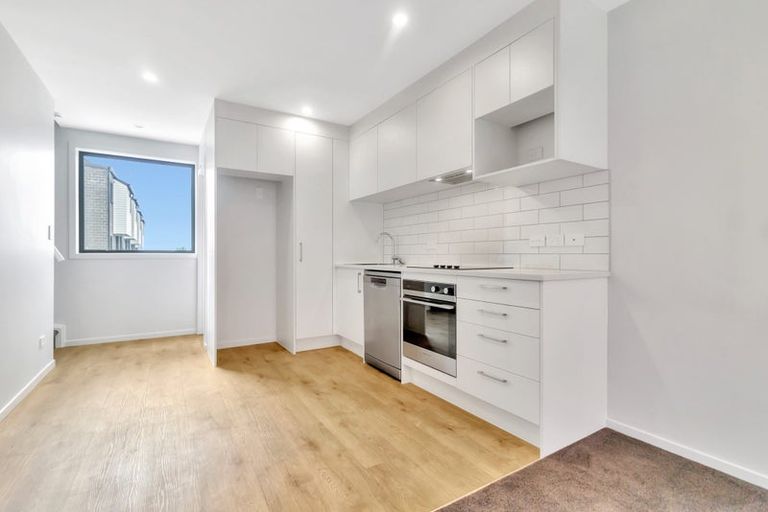 Photo of property in 7/3234 Great North Road, New Lynn, Auckland, 0600