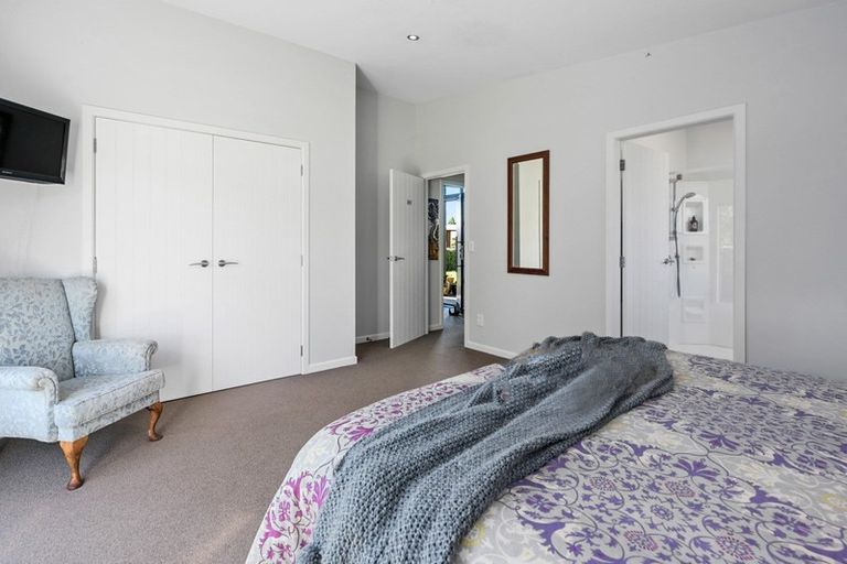 Photo of property in 2 Seagers Close, Kinloch, Taupo, 3377