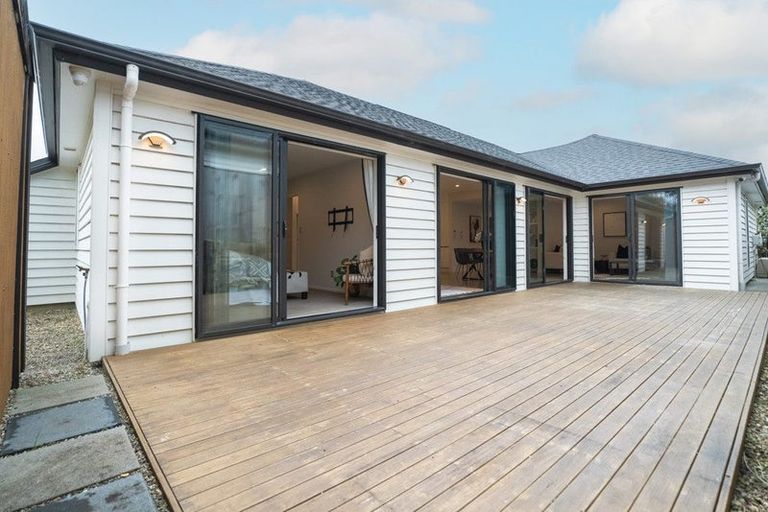 Photo of property in 23 Reserva Crescent, Kumeu, 0810