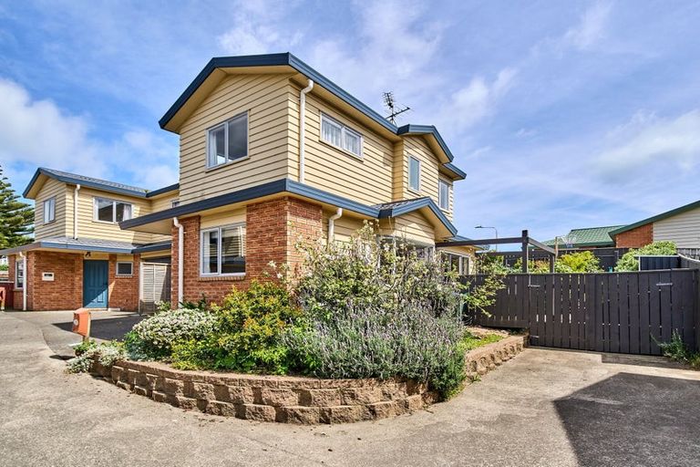 Photo of property in 10 Pohutukawa Grove, Titahi Bay, Porirua, 5022