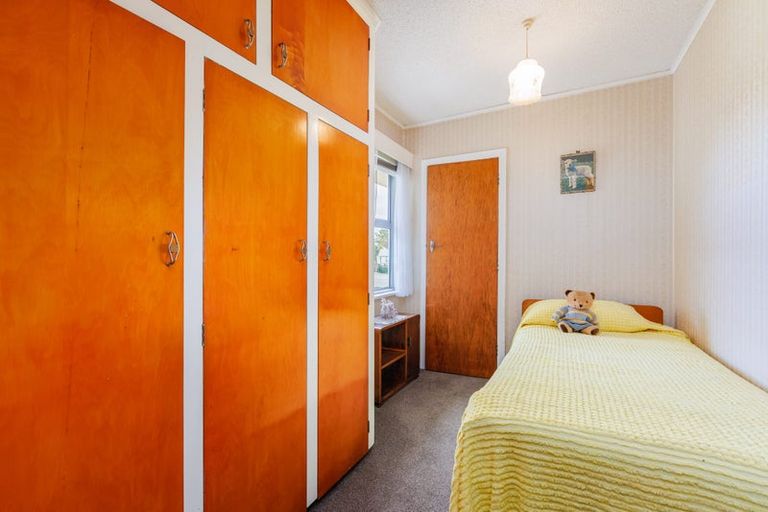 Photo of property in 38 Hobsonville Road, West Harbour, Auckland, 0618