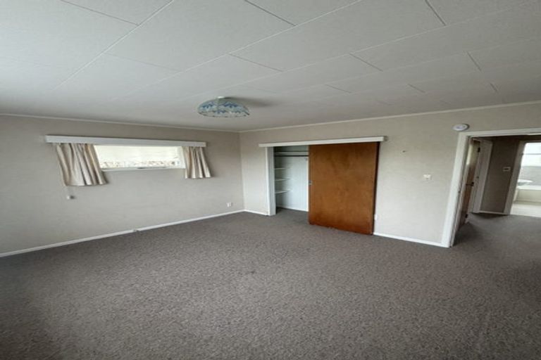 Photo of property in 5 Whirinaki Crescent, Heretaunga, Upper Hutt, 5018