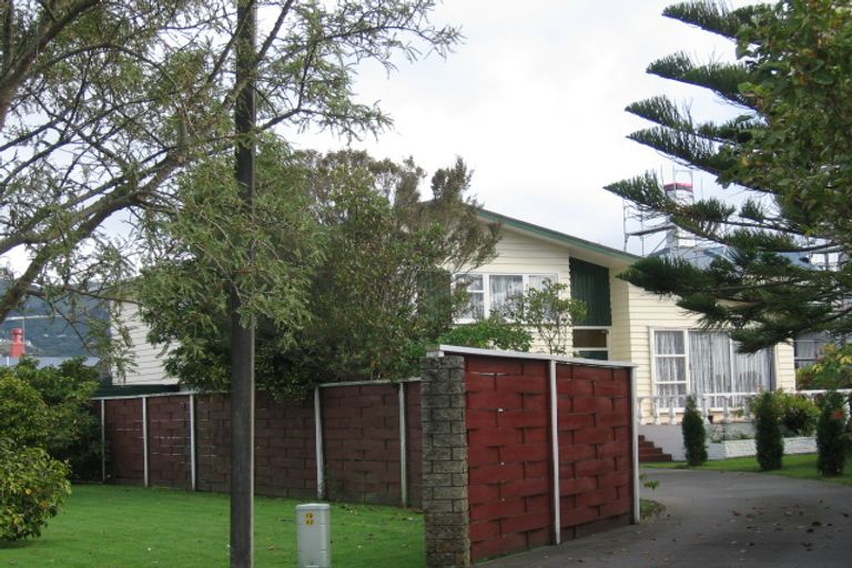 Photo of property in 35 Kebbell Grove, Epuni, Lower Hutt, 5011