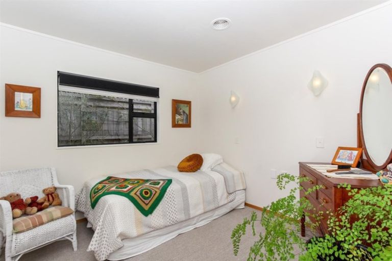 Photo of property in 10 Frank Frethey Place, Highlands Park, New Plymouth, 4312