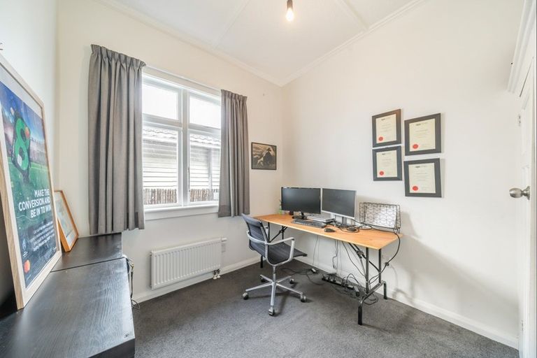 Photo of property in 1 Heath Grove, Waiwhetu, Lower Hutt, 5010