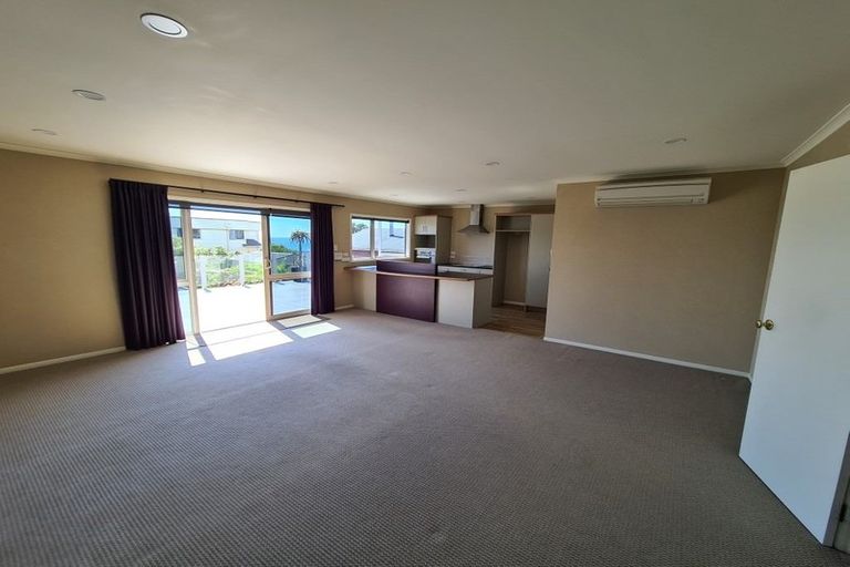 Photo of property in 14 Whiteley Street, Moturoa, New Plymouth, 4310