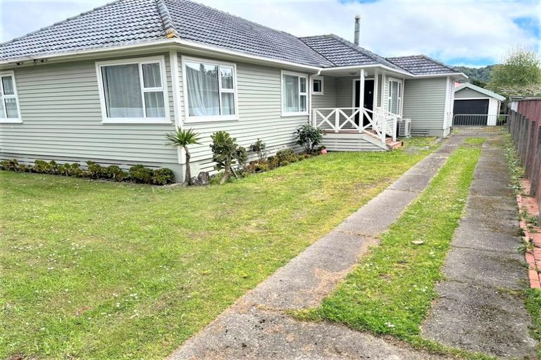 Photo of property in 25 Fitzherbert Road, Wainuiomata, Lower Hutt, 5014