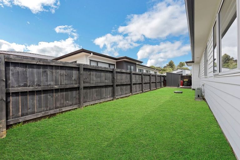 Photo of property in 66 Vinistra Road, Kumeu, 0810
