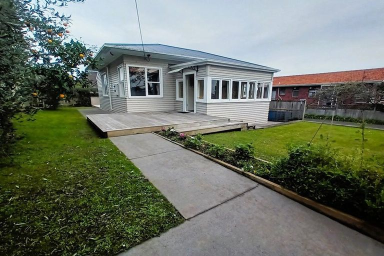 Photo of property in 1/12 Northumberland Avenue, Belmont, Auckland, 0622