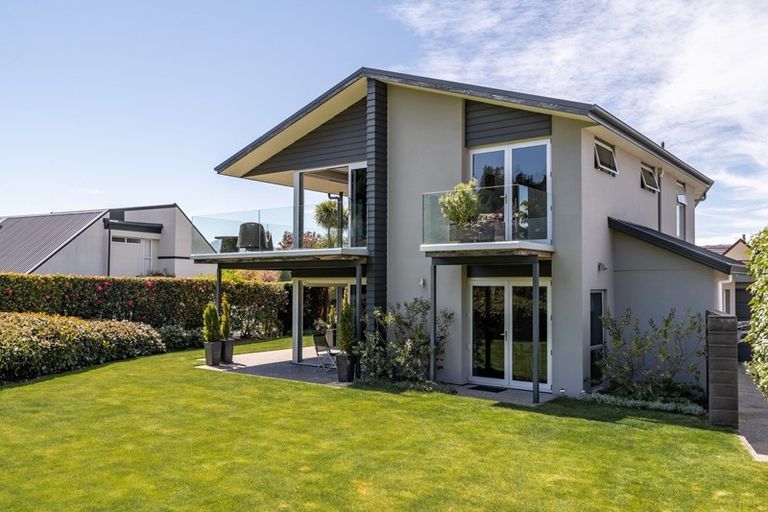 Photo of property in 33 Sargood Drive, Wanaka, 9305