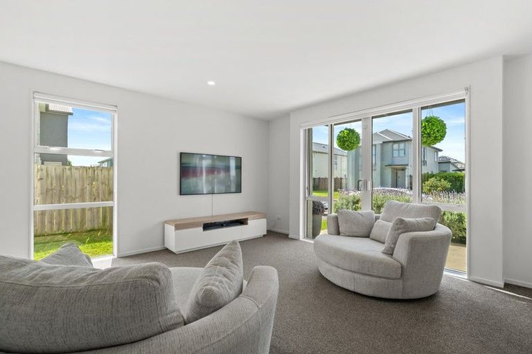 Photo of property in 16 Hakaro Way, Takanini, 2112