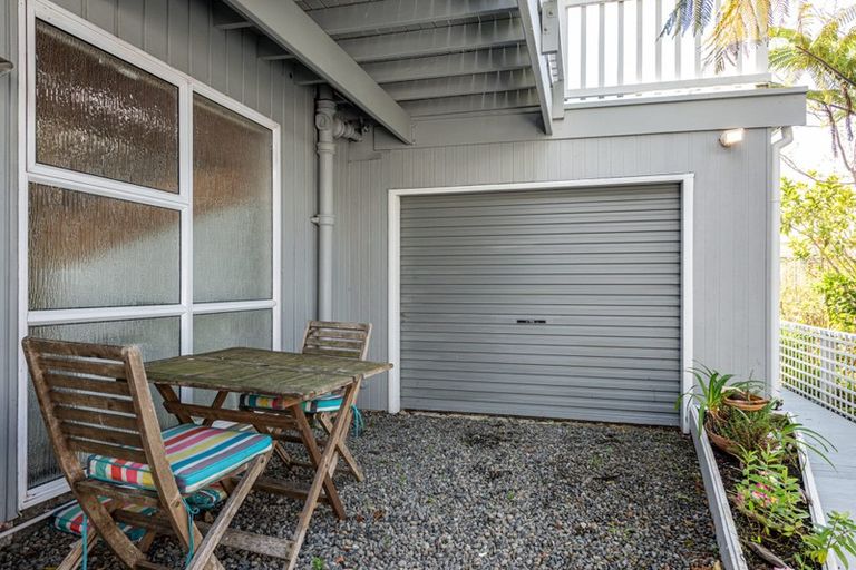 Photo of property in 2 Thomas Hook Street, Tawa, Wellington, 5028