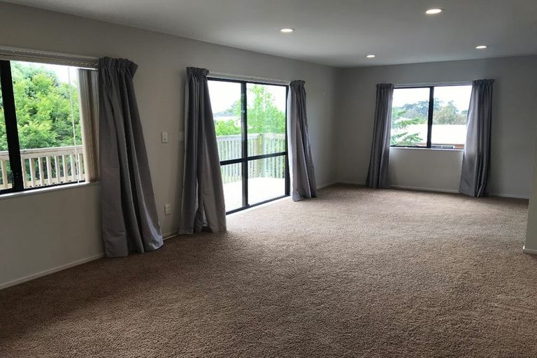 Photo of property in 25 Unsworth Drive, Unsworth Heights, Auckland, 0632