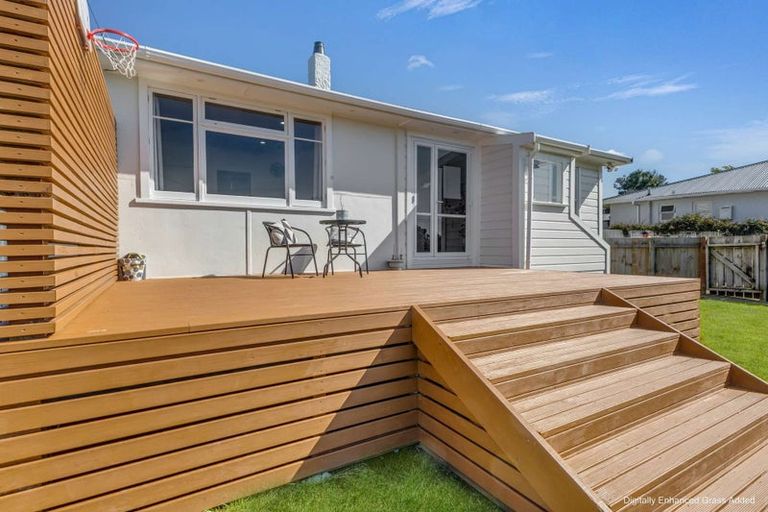 Photo of property in 16 Alberta Road, Glen Avon, New Plymouth, 4312