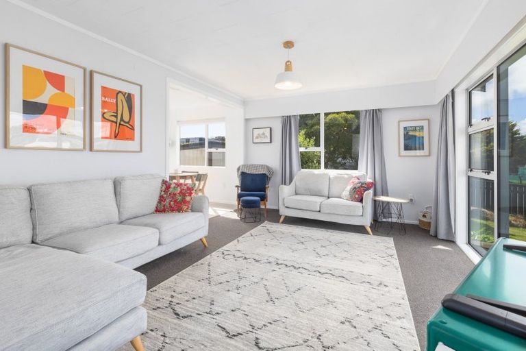 Photo of property in 2 Pennant Grove, Titahi Bay, Porirua, 5022