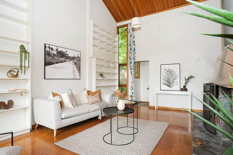 Photo of property in 23 Merlincote Crescent, Governors Bay, Lyttelton, 8971