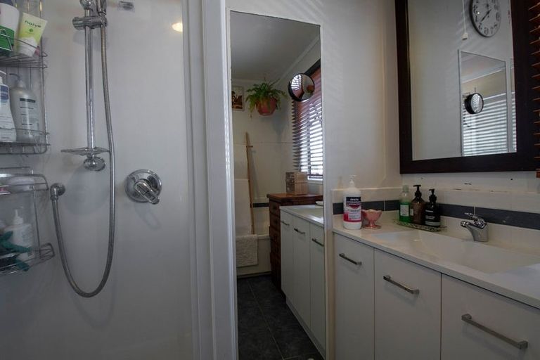 Photo of property in 1/327 Bucklands Beach Road, Bucklands Beach, Auckland, 2012