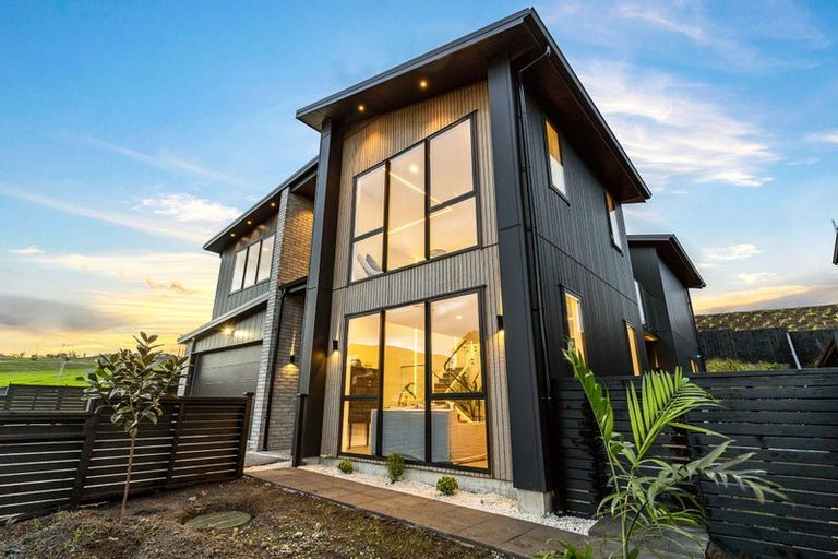 Photo of property in 8 Kumukumu Road, Long Bay, Auckland, 0630