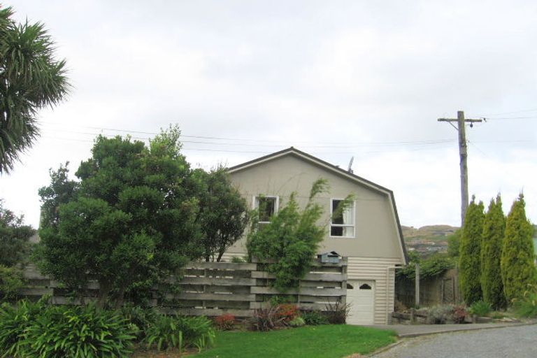 Photo of property in 1 Woodstock Terrace, Tawa, Wellington, 5028