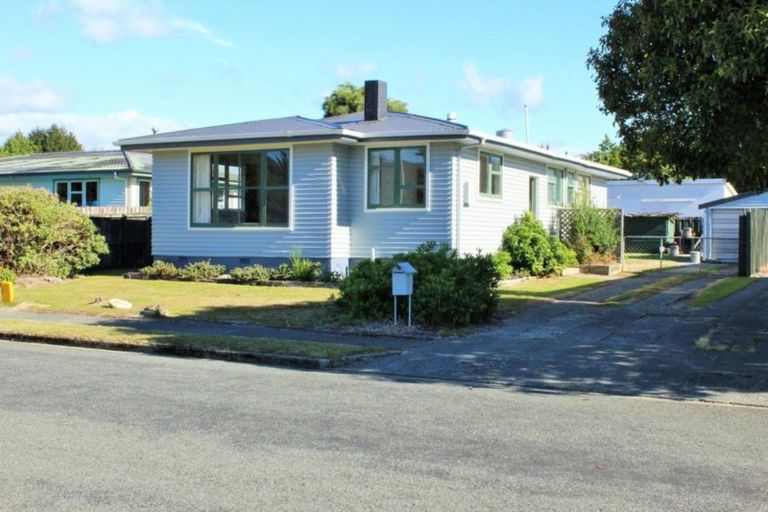 Photo of property in 6 Mararoa Drive, Manapouri, 9679